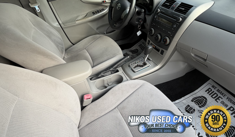 Toyota Corolla LE, Classic Silver Metallic, 2011 full